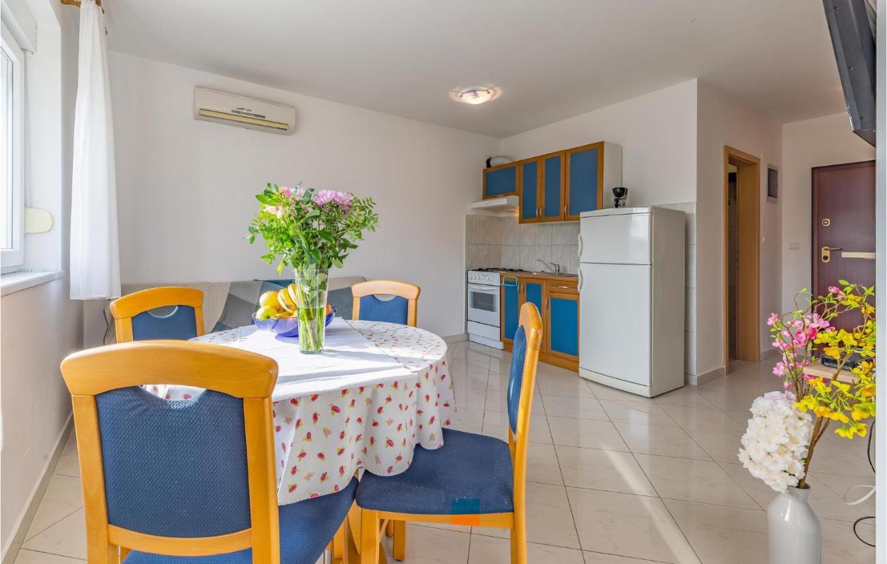 Lovely Apartment In Medulin With Kitchen ภายนอก รูปภาพ