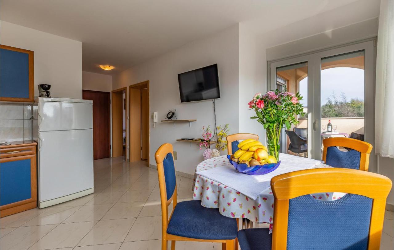 Lovely Apartment In Medulin With Kitchen ภายนอก รูปภาพ