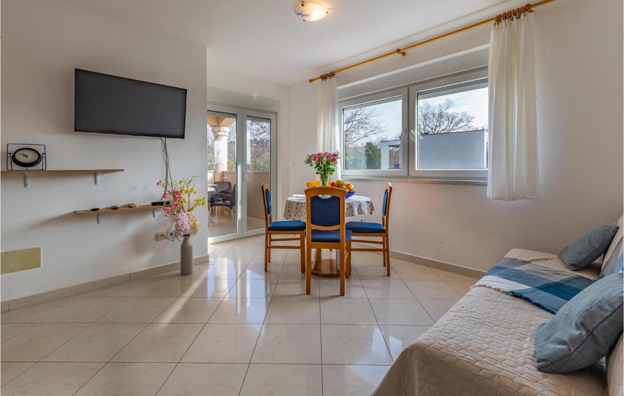 Lovely Apartment In Medulin With Kitchen ภายนอก รูปภาพ